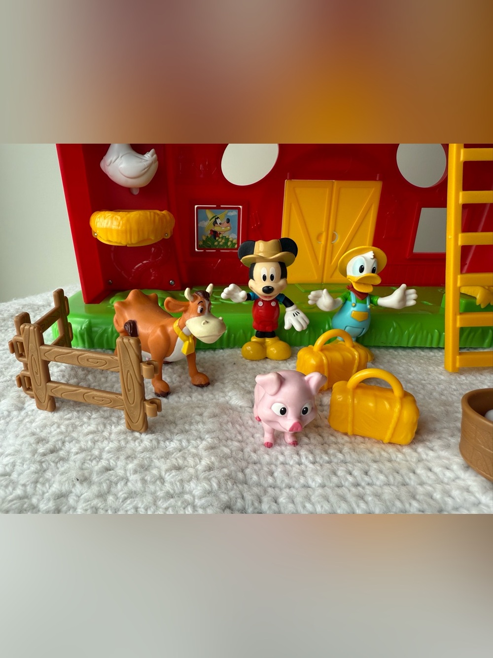 Disney Junior Mickey Mouse Barnyard Fun Playset - Picture 2 of 12
